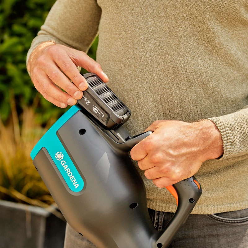 GARDENA 14890-20 Akku-Gartensauger/-Bläser PowerJet 18V P4A Ready-To-Use Set