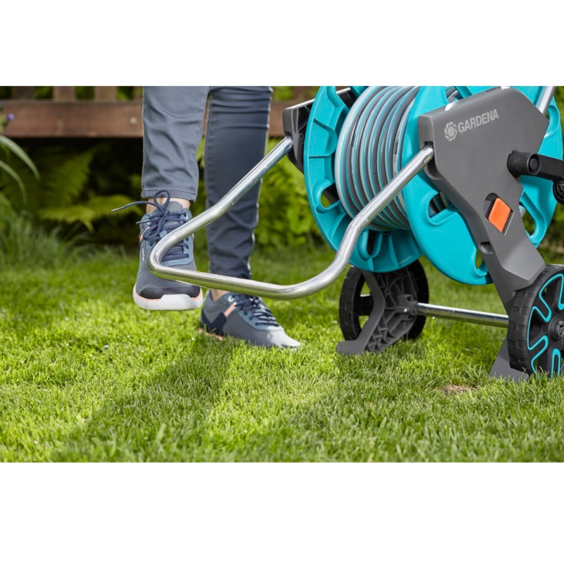 GARDENA 18513-20 Schlauchwagen CleverRoll M Set, kpl. mit 20m Schlauch, Systemteilen und Spritze