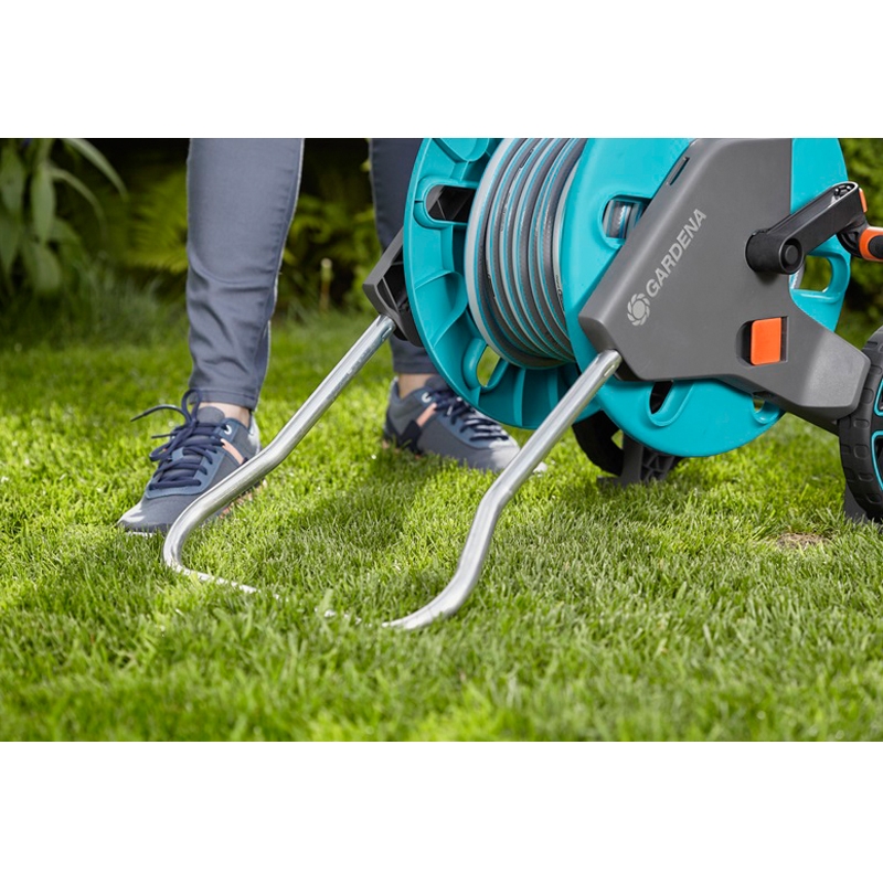 GARDENA 18513-20 Schlauchwagen CleverRoll M Set, kpl. mit 20m Schlauch, Systemteilen und Spritze