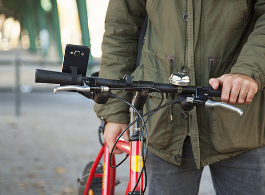 Happy Strappy Smartphone Fingerhalter weiss