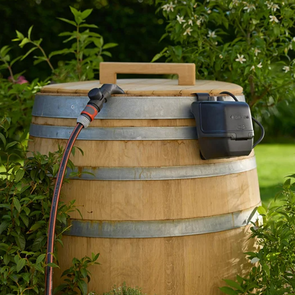 GARDENA 14604-20 Akku-Regenfasspumpe 2600 Comfort 18V P4A Ready-To-Use Set
