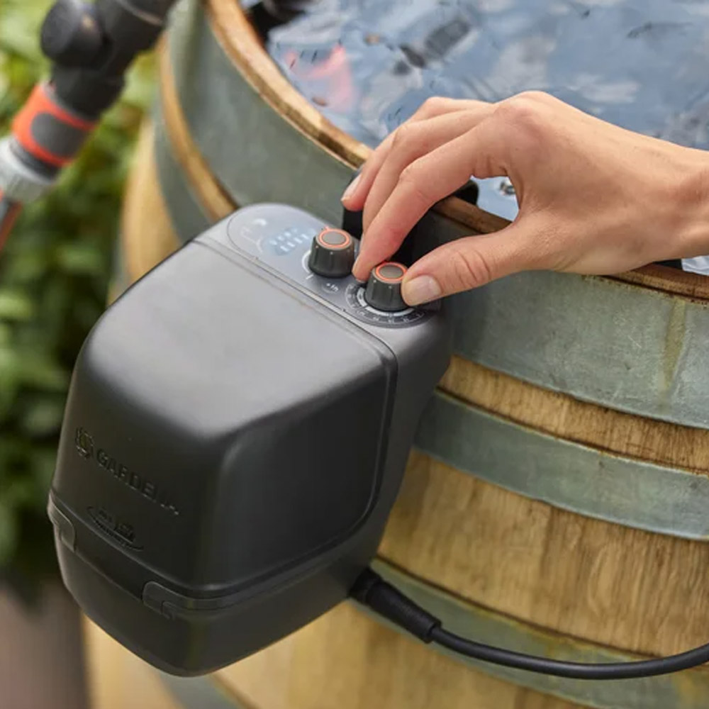 GARDENA 14605-20 Akku-Regenfasspumpe 2400 ComfortAutomatic 18V P4A Ready-To-Use Set