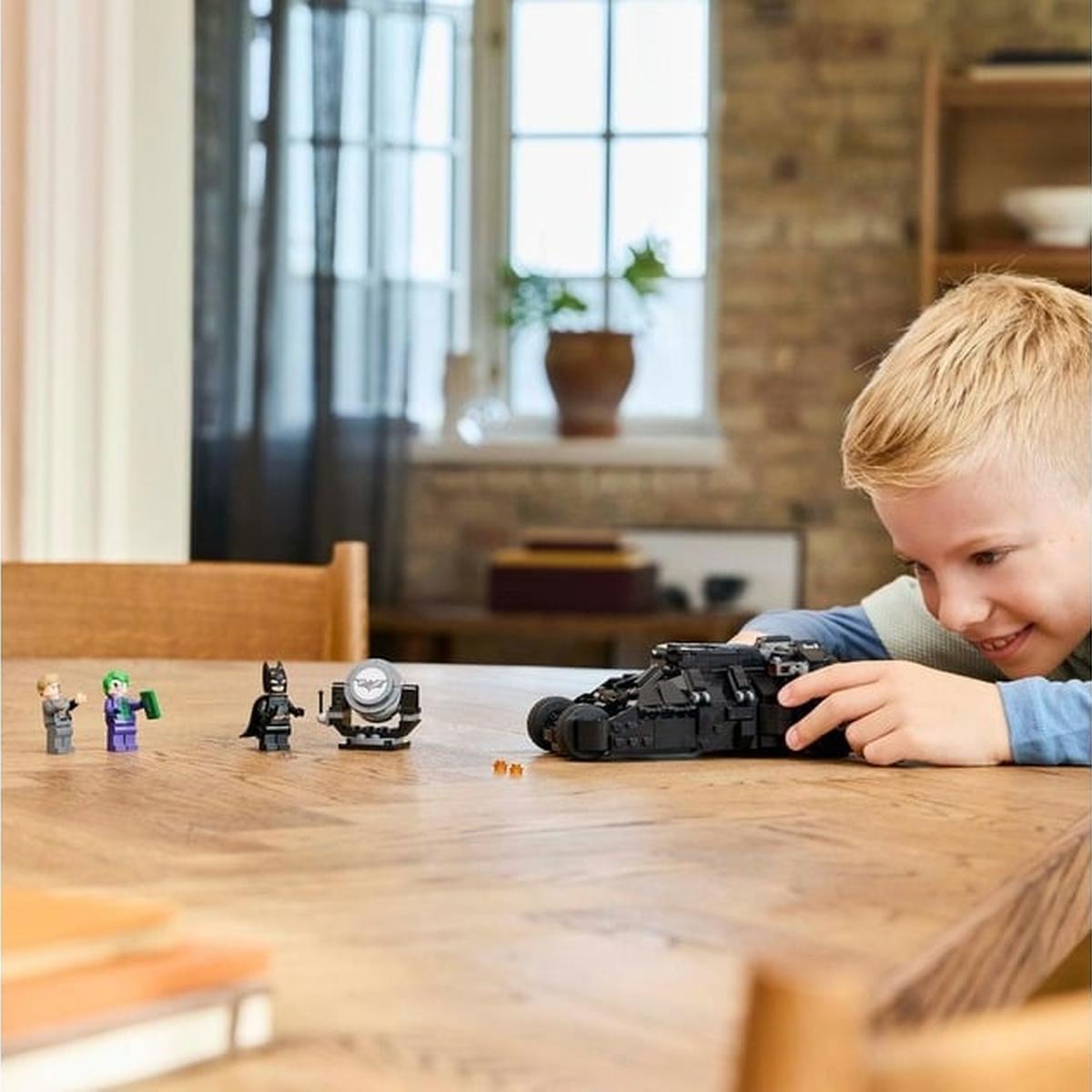 LEGO Batman - Batman Tumbler vs. Two-Face & The Joker (76303)