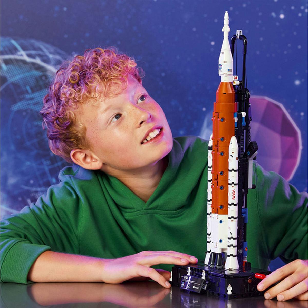 LEGO Technic NASA Artemis SLS Rakete (42221)