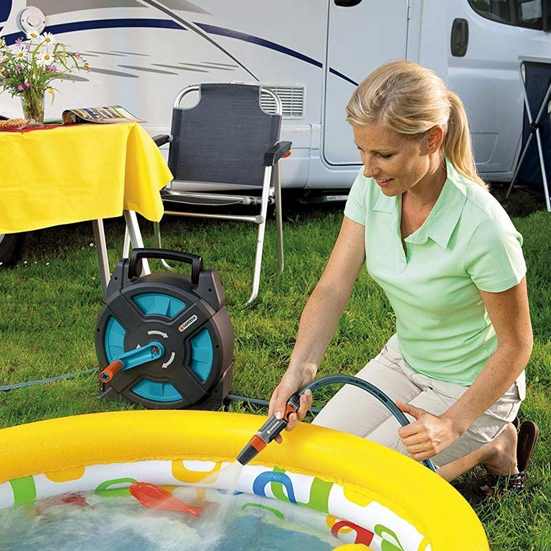 GARDENA 2662-20 Schlauchbox Classic 15 Set, kpl. mit 16,5 m Schlauch, Systemteilen und Spritze