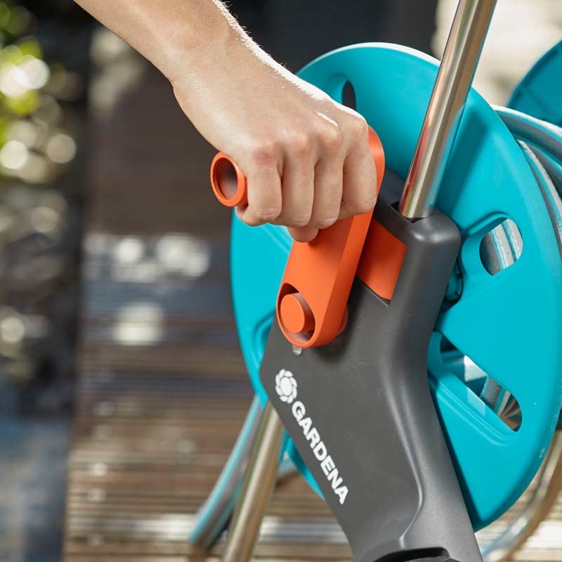 GARDENA 18502-20 Schlauchwagen CleverRoll S Set, kpl. mit 20m Schlauch, Systemteilen und Spritze