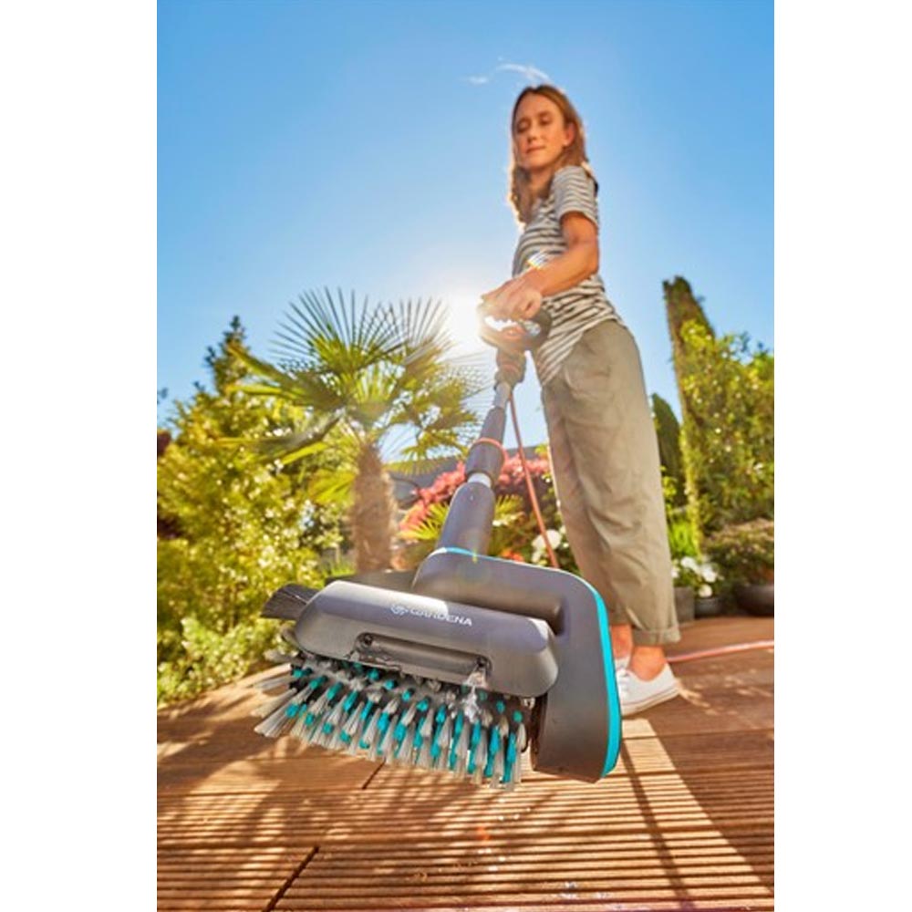 GARDENA 14841-20 Akku-Multi-Reiniger AquaBrush Patio 03/18V P4A Ready-To-Use Set